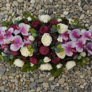 Bloemstuk paars/wit 70cm